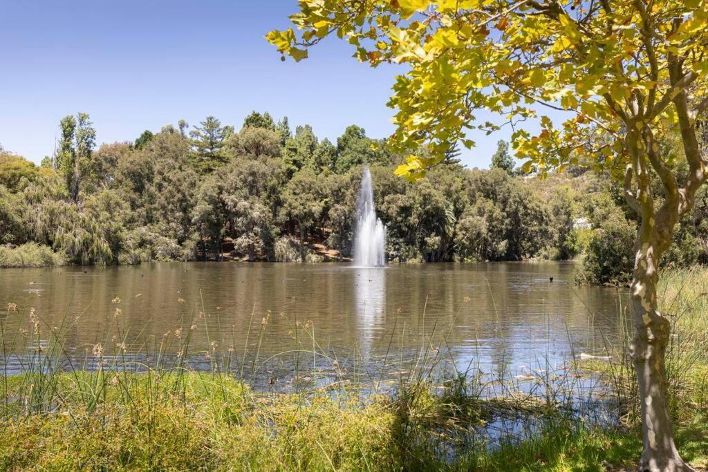 Apartment Mounts Bay 2 Bedroom - Near Kings Park - Free Parking