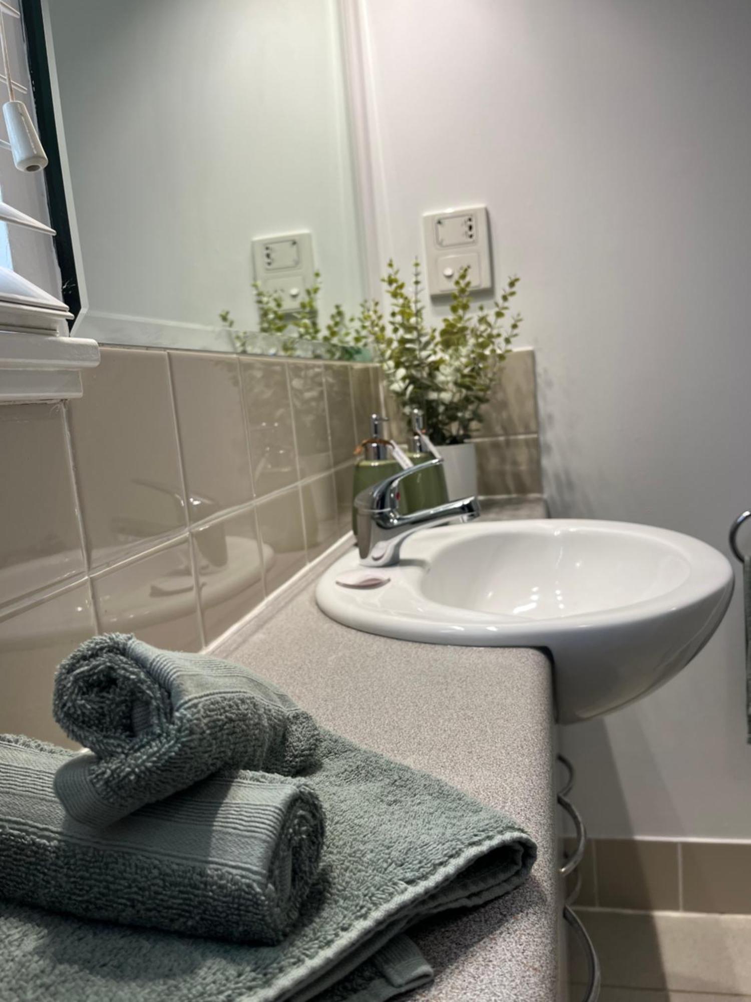 Mounts Bay 2 Bedroom - Near Kings Park - Free Parking