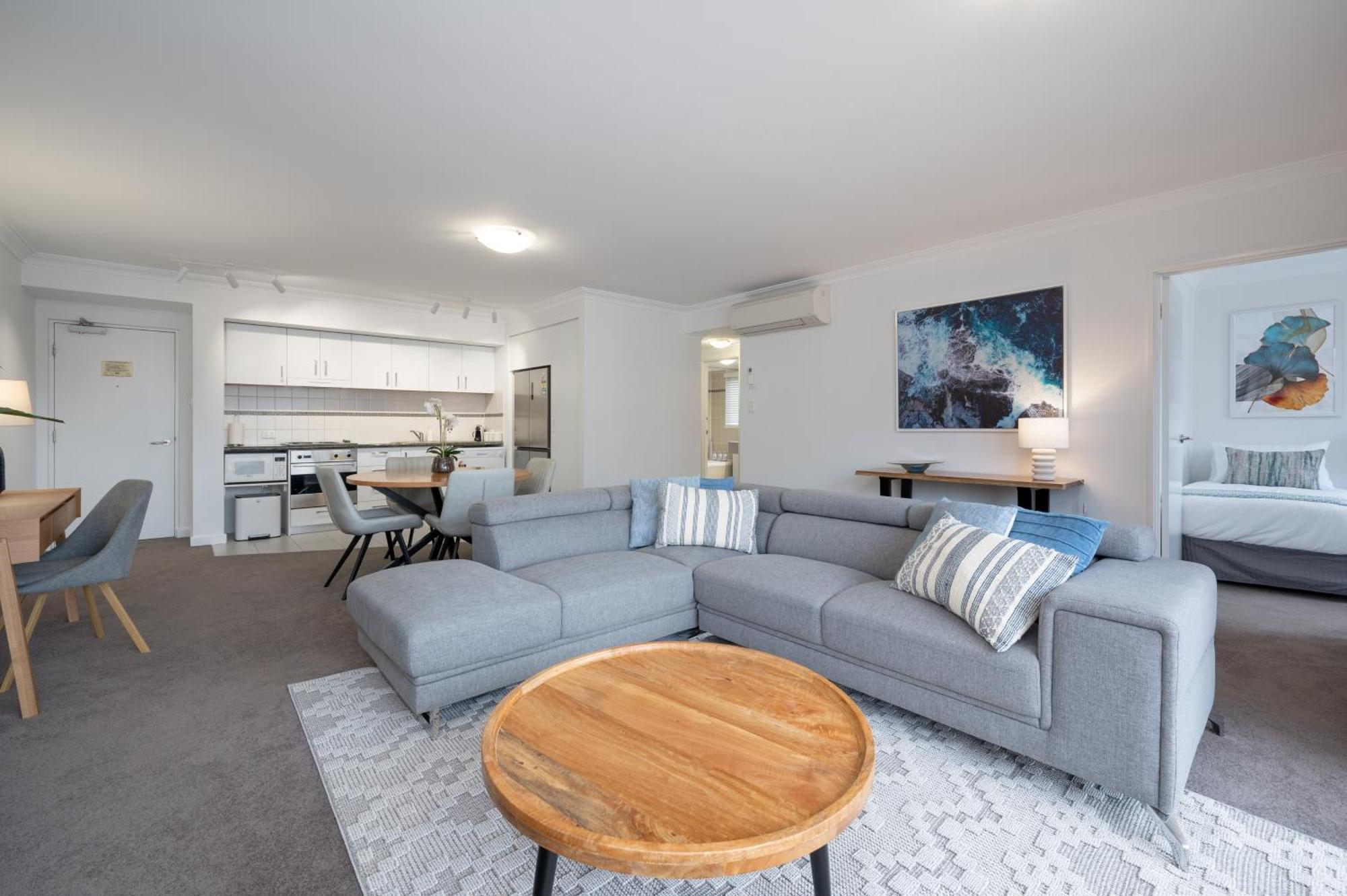 Apartment Mounts Bay 2 Bedroom - Near Kings Park - Free Parking *