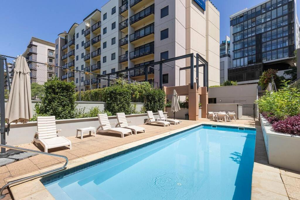 Mounts Bay 2 Bedroom - Near Kings Park - Free Parking Apartment