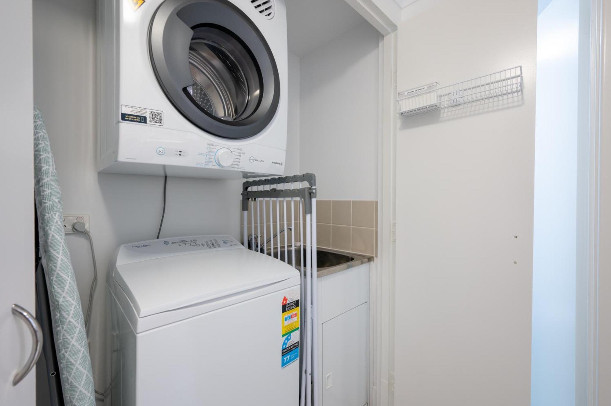 Mounts Bay 2 Bedroom - Near Kings Park - Free Parking Apartment Perth