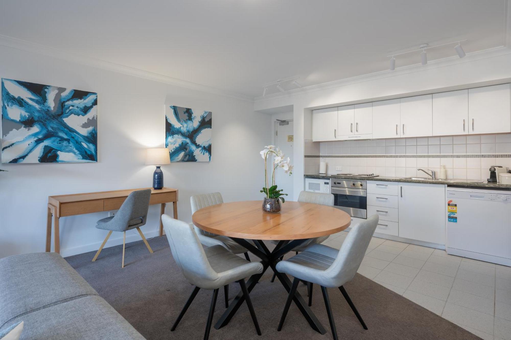 Mounts Bay 2 Bedroom - Near Kings Park - Free Parking Apartment *
